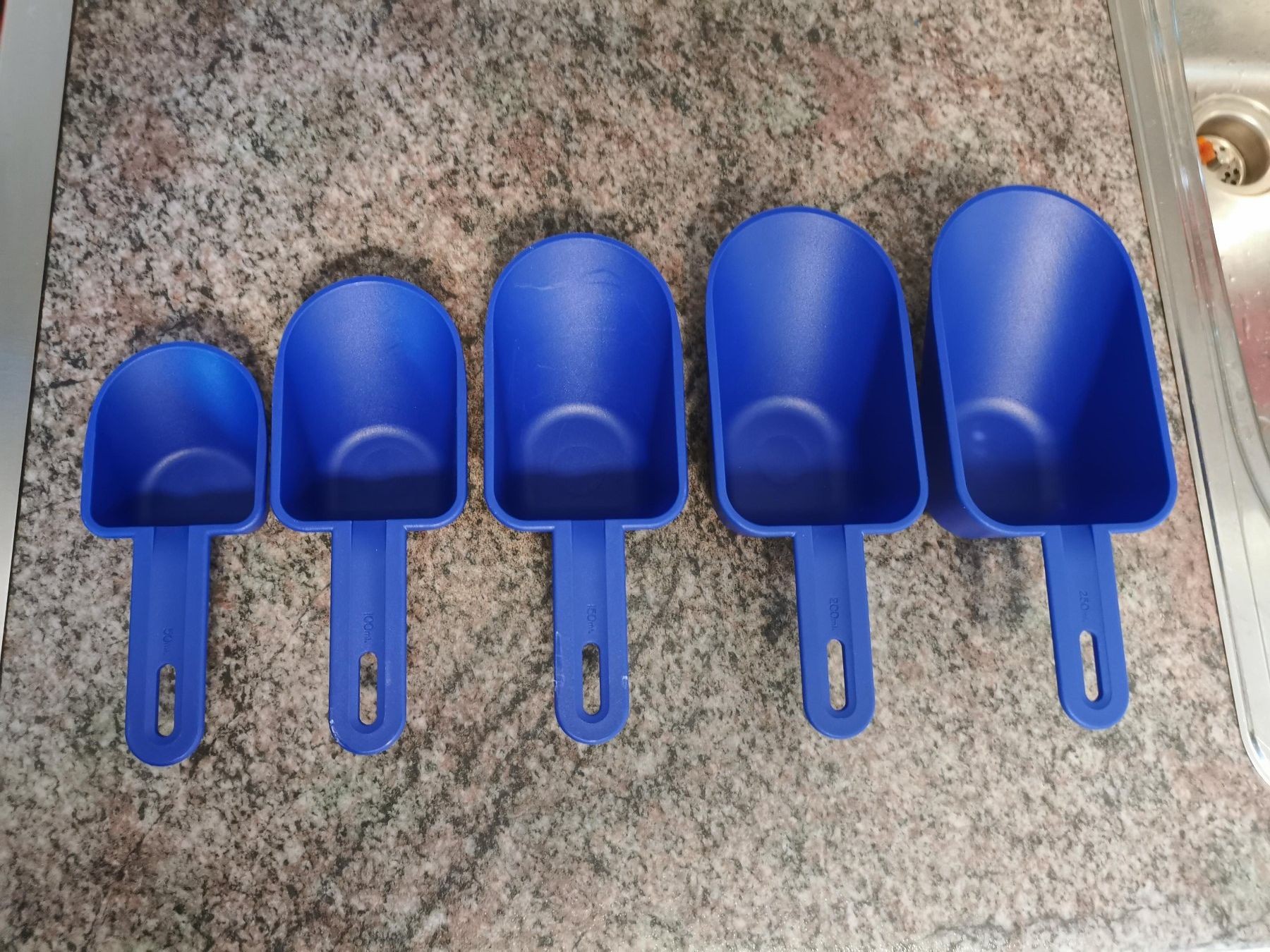 Tupperware Appareils de cuisine: Tupperware Messlöffel zum Backen - 1 Set, 5 teilig – Neuf (Voir description) à Birsfelden par mel_ndx7 1
