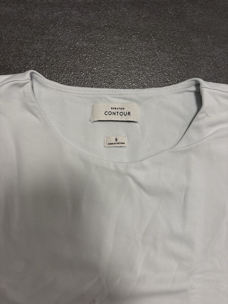 T-shirt: Babaton Contour T-Shirt S – Usato da Rümlang venduto da svent 2