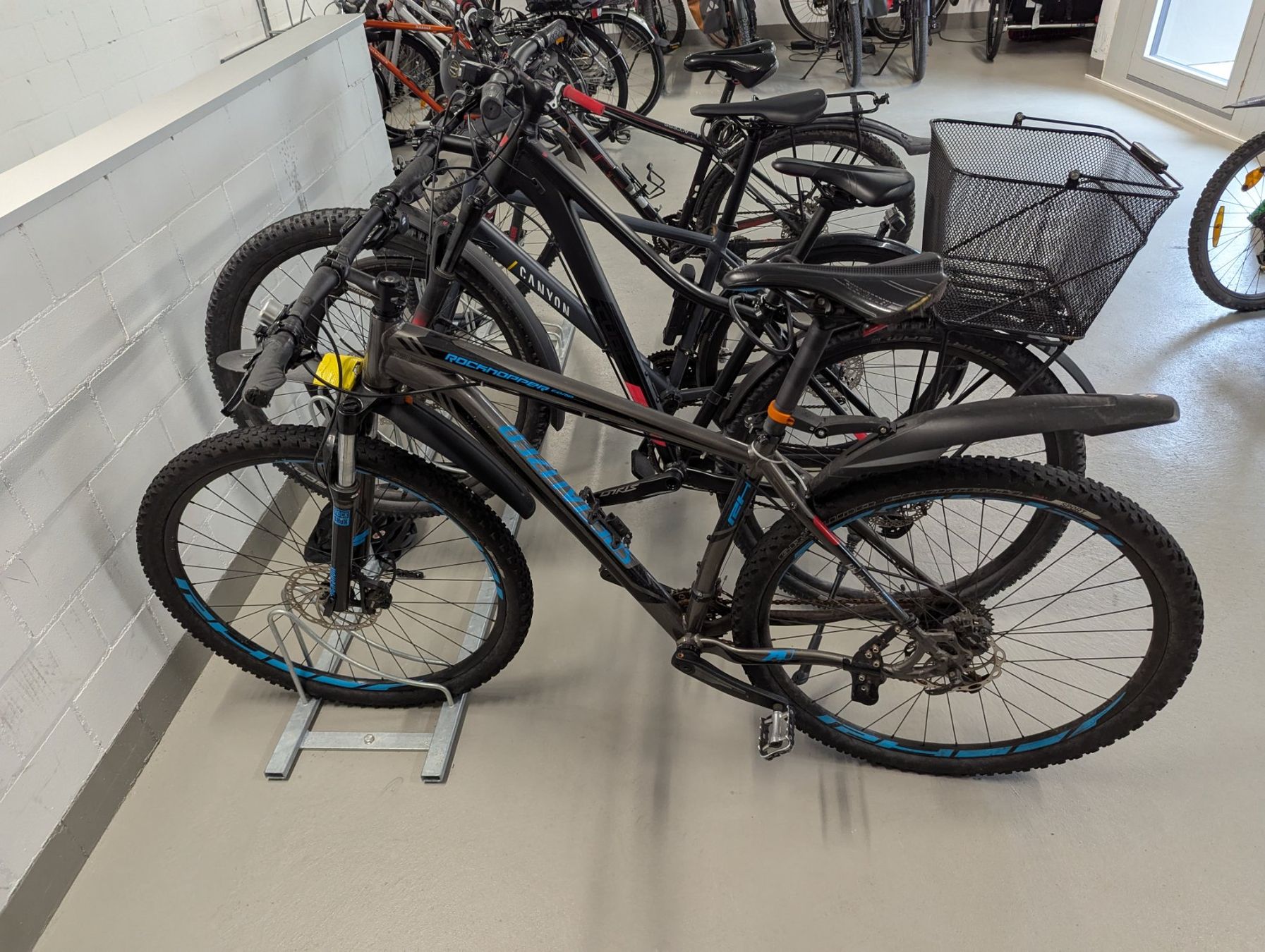 Specialized Velos: Specialized Rockhopper Comp 29 – Solides MTB mit Potential – Gebraucht aus Schwyz von