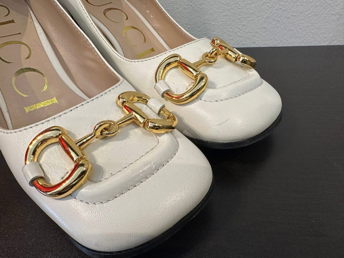 Scarpe da donna: Gucci White Horsebit Heels – Usato da St.Josefen venduto da lop_lh8d 8