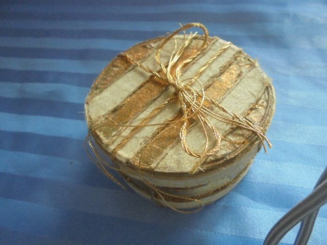 Tutte le decorazioni: Geschenkbox mit Gold – Usato da Hinwil venduto da Glasperlen