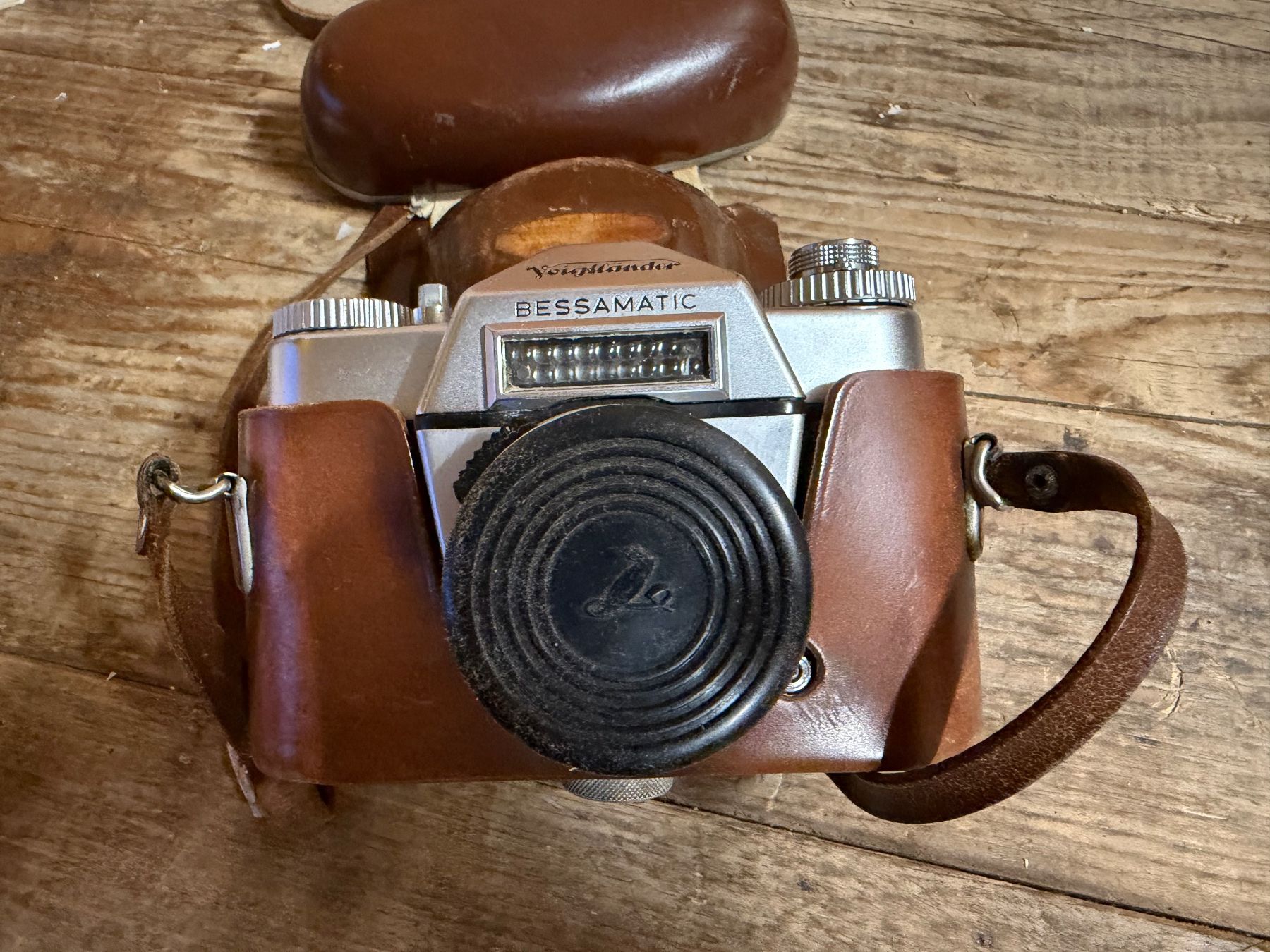 Voigtländer Fotocamera: Voigtländer Bessamatic Kamera Set mit Objektiven – Usato da Otelfingen venduto da Yossi-68 1