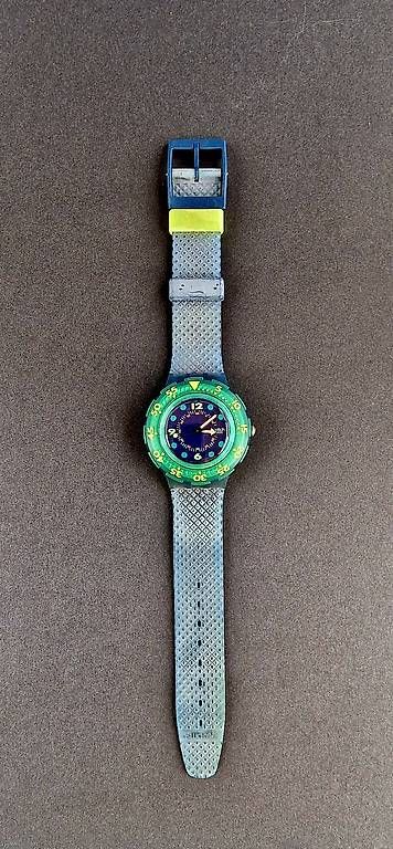 Montres: Swatch Scuba 200 Blue Moon SDC100C – D'occasion à Bassersdorf par Zwoebschi