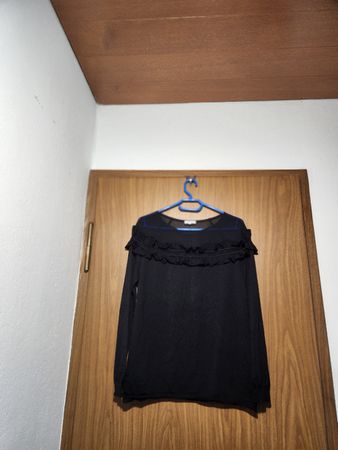 Pull Claudie Pierlot noir avec volants  M