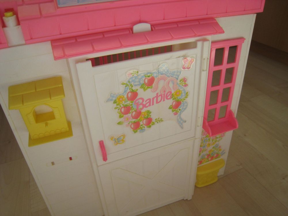 altes Barbie Stall Haus mit viel Zubehör Kaufen auf Ricardo