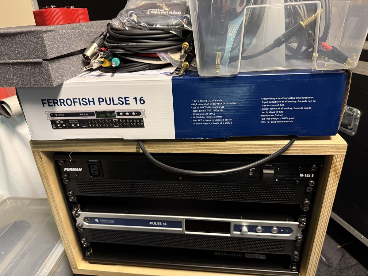 Equipement studio: Ferrofish Pulse 16 mit Zubehör  – D'occasion à Rütihof par atinner