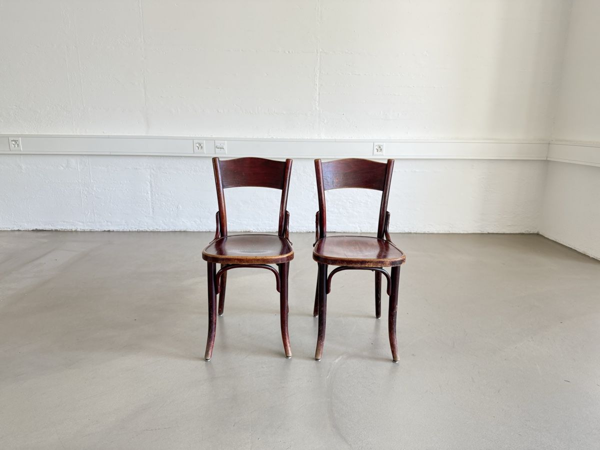 Thonet Stühle: 2 antike Thonet Stühle – restauriert – Gebraucht aus Grenchen von Design-Outlet 5