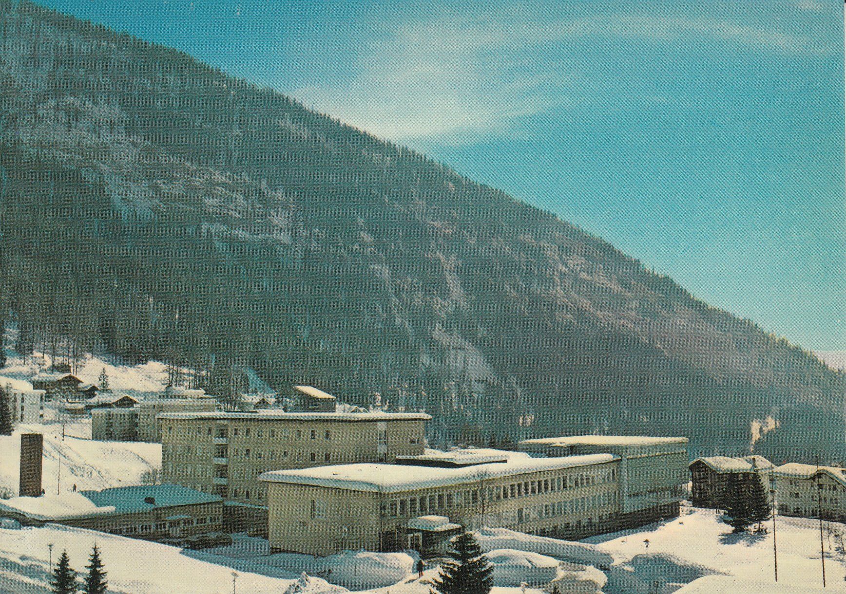 Cartoline postali: Leukerbad Rheumaklinik ca. 1980 – Usato da Bürglen TG venduto da StampGraf