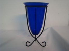 Blaue Blumenvase mit Metallständer oder Aperoschale