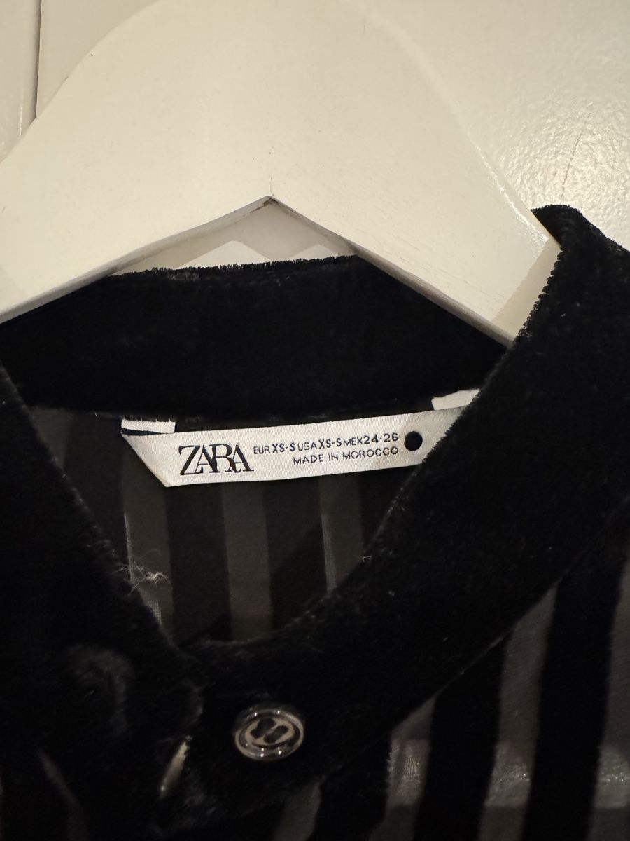 Zara Camicette: Zara Samtbluse, schwarz gestreift, transparent Gr. XS – Usato da Zürich venduto da jlnhrd 2