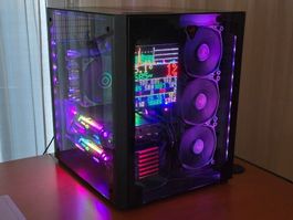 High-End Gaming PC mit RGB-Display! Top Zustand!