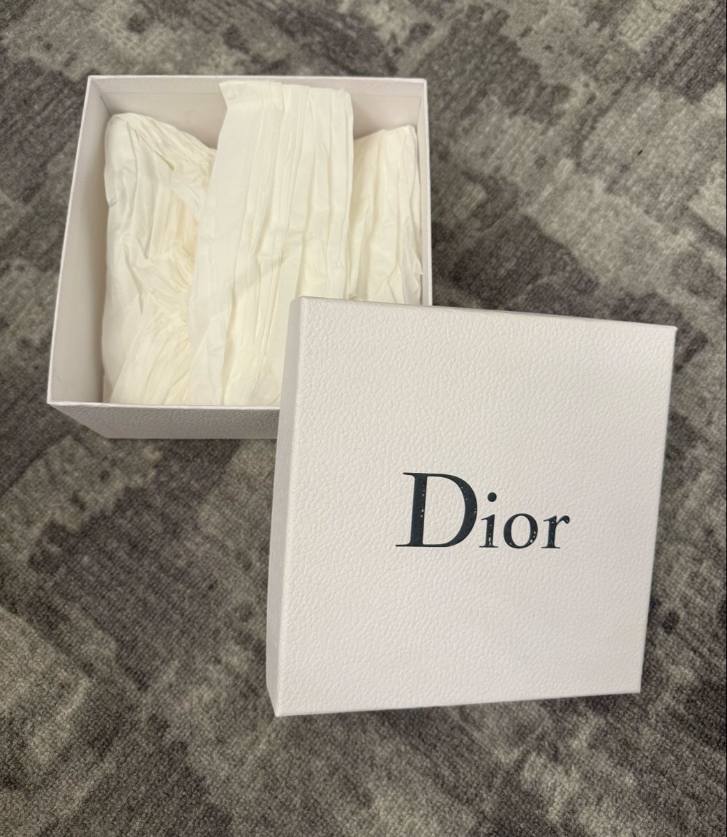 Dior Altro in Decorazioni & Accessori: Dior original gift box 20x20x9cm – Nuovo (secondo la descrizione) da Zürich venduto da Vera_Ma 1