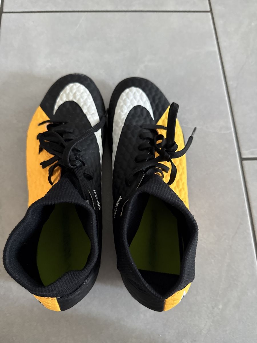 Nike Scarpe per ragazzi: Nike Phantom GT2 Academy TF, Size 44 – Usato da Frauenfeld venduto da eun_275d