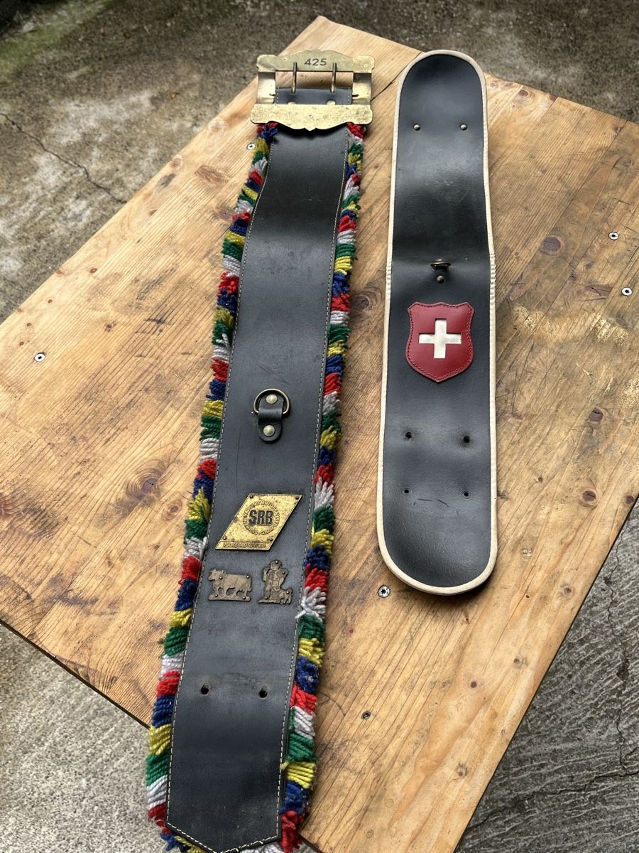 Campanacci mucche: 2 i Glocken Riemen  – Usato da Wasen im Emmental venduto da weh_qg2d