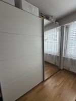 Livique Kleiderschrank Schiebetüren weiss/ Spiegel