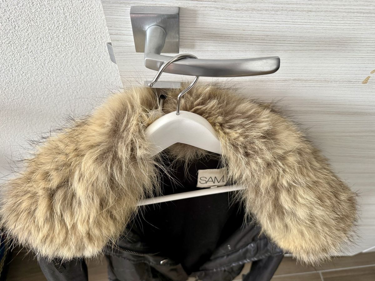 Cappotti: Giacca parka con collo pelliccia di coyote – Usato da Davesco-Soragno venduto da tin_6xjv 2