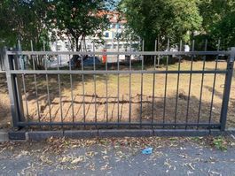 2 stabile Eisentore im Set