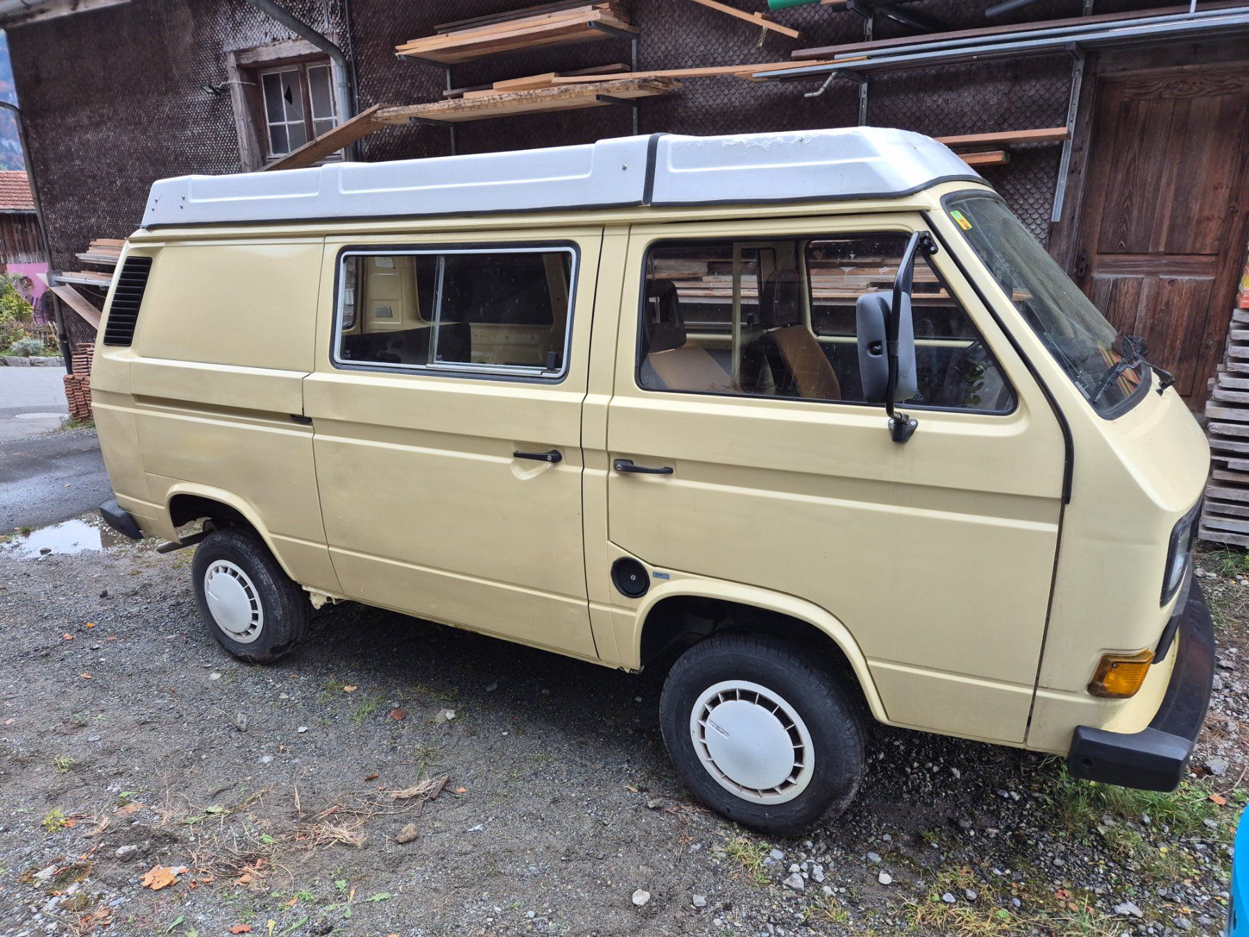 VW Camping Fahrzeuge: VW T3 Typ2 Bus – Gebraucht aus Brienzwiler von Outgo