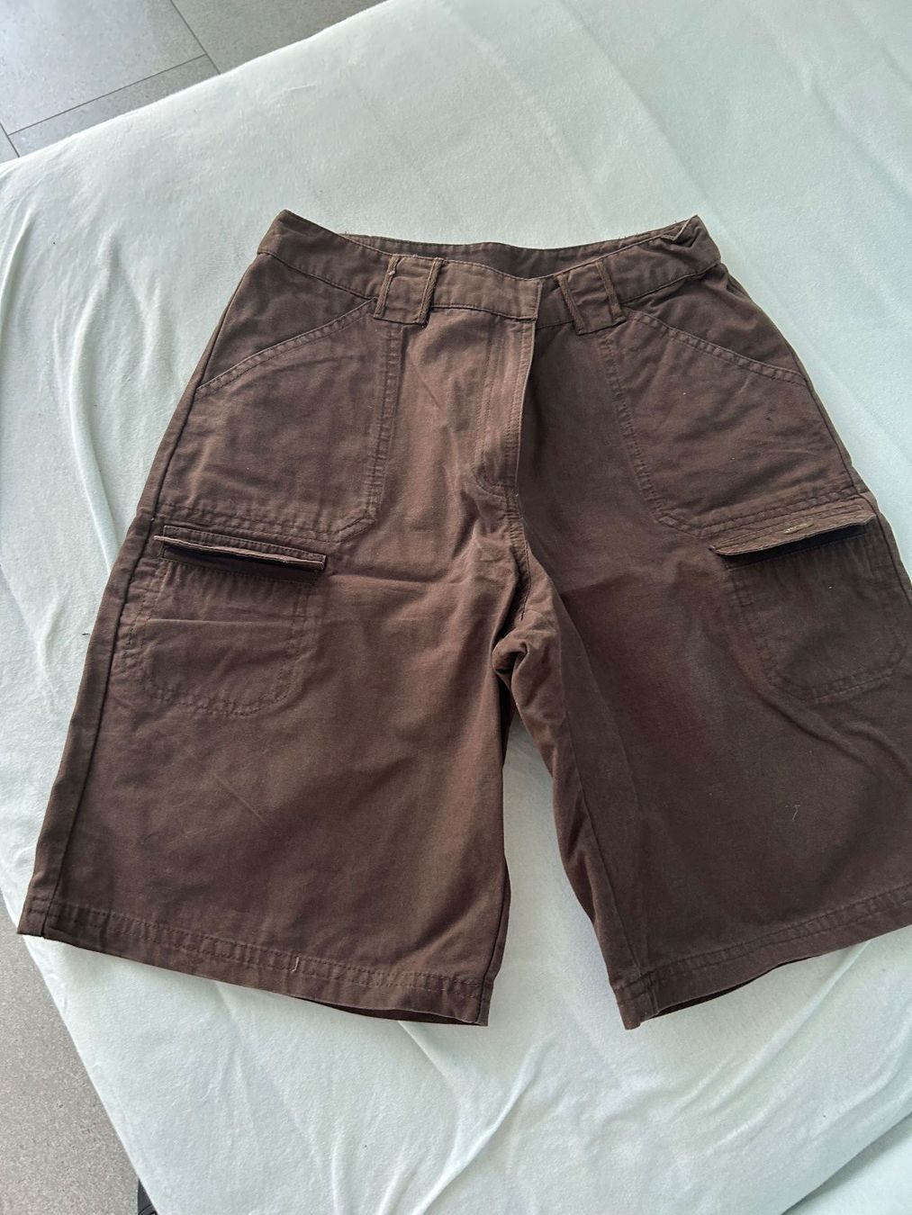 Jeans: Modische, braune Shorts, franz. Modell,Gr .40 – Nuovo (secondo la descrizione) da Eschenz venduto da glaro14