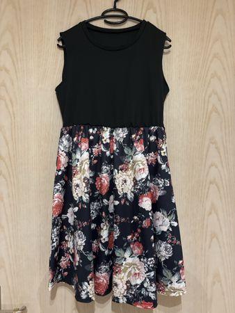 Kleid schwarz geblümt Grösse M Neu nie gebrauch