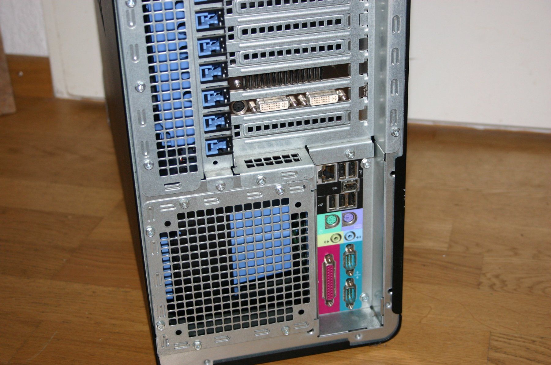 Dell PCs: Wahnsinns XP-Rechner Desktop mit 32Gb Memory und 64Bit! – Gebraucht aus Stettlen von Bigjm 1