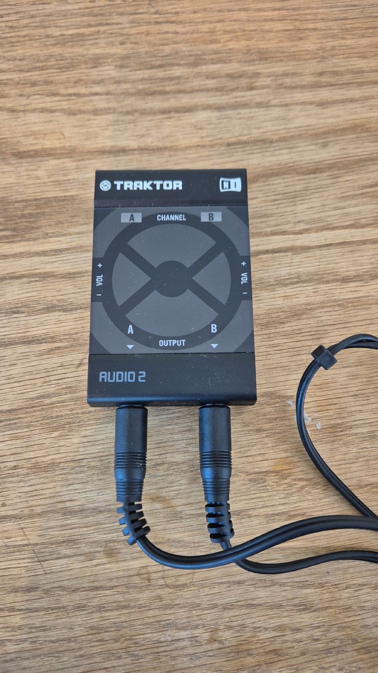 Traktor Attrezzatura per studi di registrazione: Traktor Audio 2 MKII Soundcard USB Used – Usato da Zürich venduto da topaxi