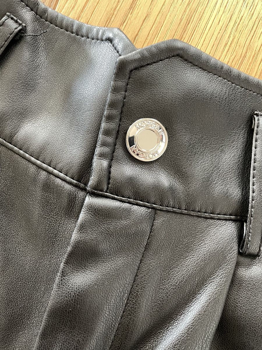 Morgan Pantaloni: Kunstleder Shorts – Usato da Zofingen venduto da silbosja 2