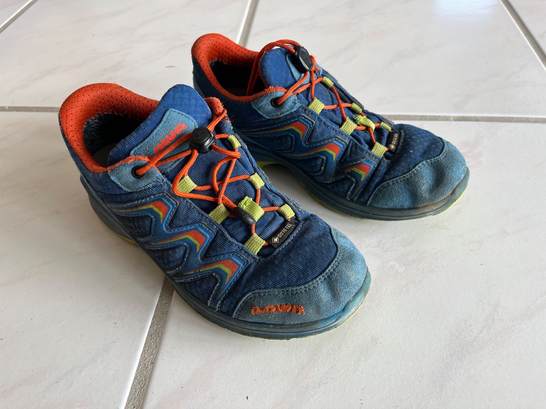 Lowa Schuhe für Jungen: Trekkingschuhe Lowa, Grösse 33 – Gebraucht aus Konolfingen von takkie 1