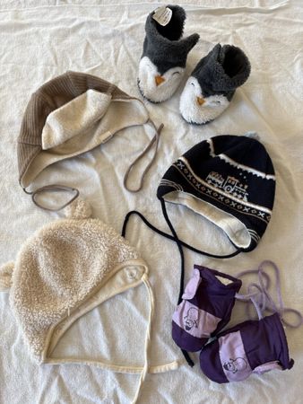 Babymütze, Handschuhe und Babyschuhe