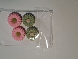 4 hübsche Blumenknöpfe