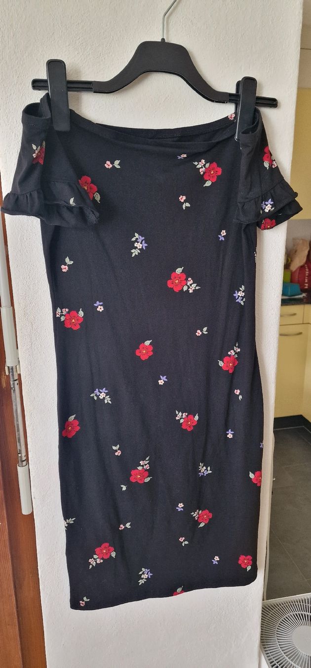 C&A Kleider: Schwarzes Blumenkleid C&A Clockhouse Gr. L mit Blumen – Gebraucht aus Romanshorn von REALJessiB 1