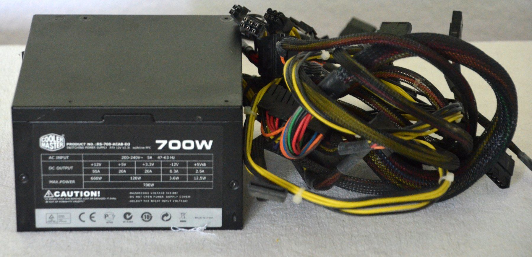 Custodie: Cooler Master 700W RS700-ACAA-D3 PC-Netzteil / Alimentation – Usato da Collonges venduto da arashee