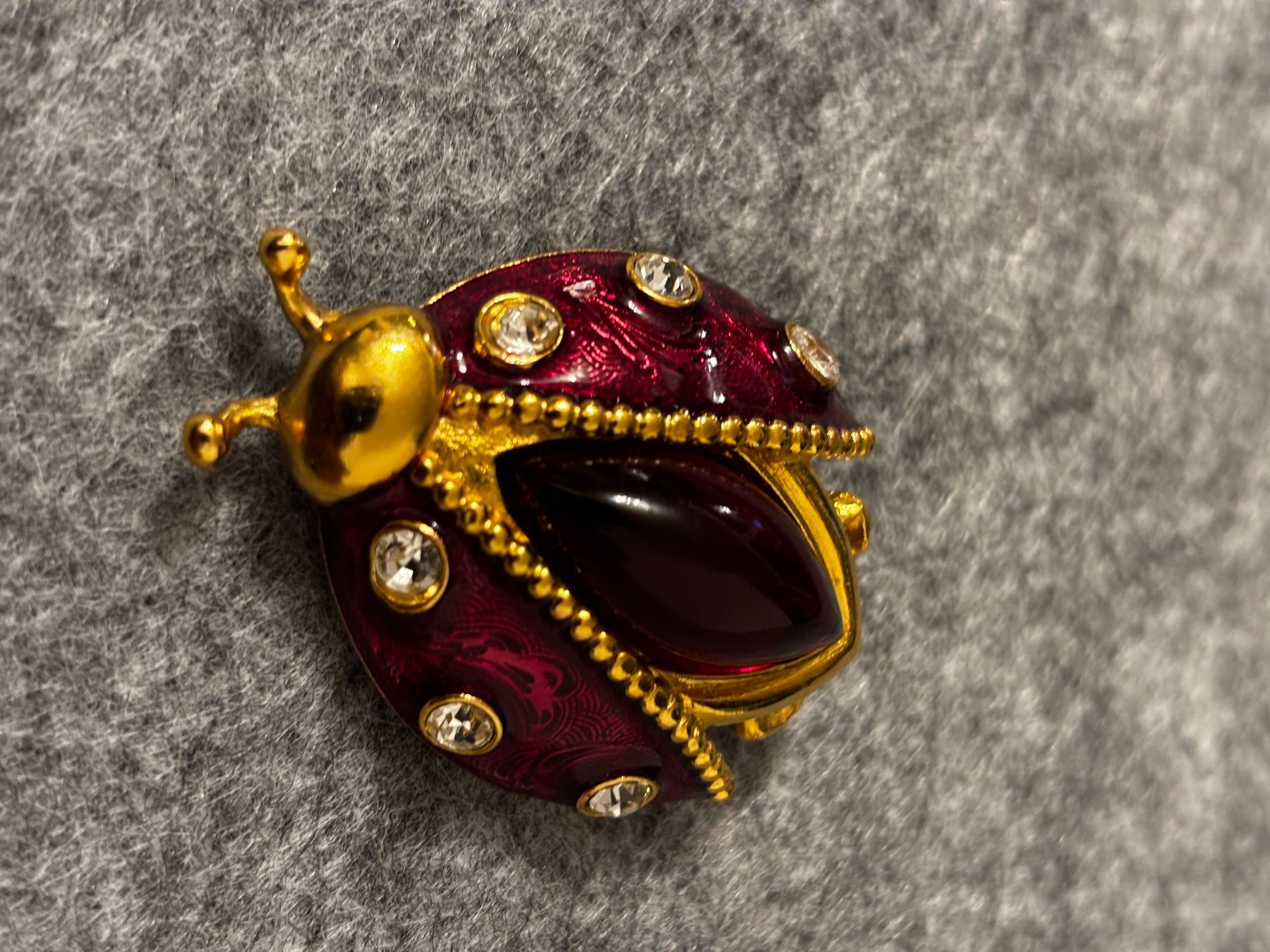 Dior Spille & Fermagli: Dior Vintage Brosche Marienkäfer rot – Usato da Uznach venduto da Vintage2022. 1