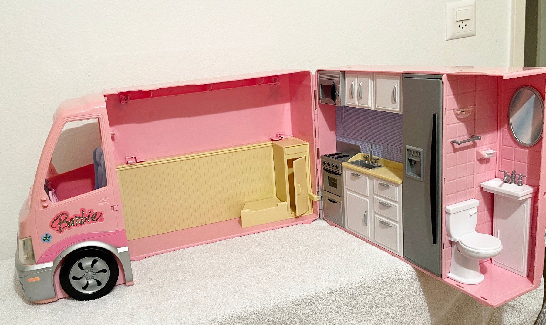 Giocattoli: Barbie Campingwagen mit Pool – Usato da Glattbrugg venduto da Ariel012 3