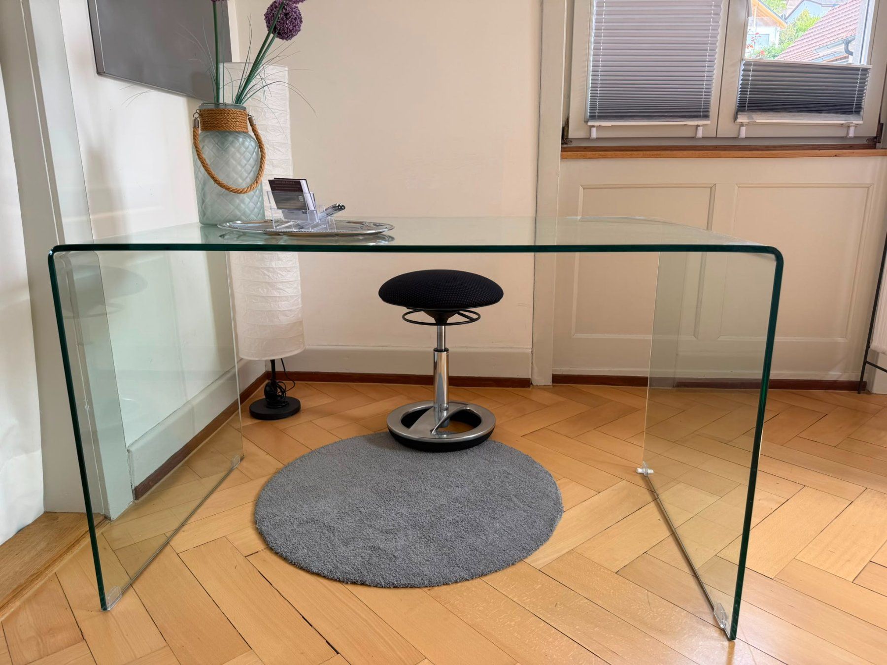 Scrivanie: Moderner Glas-Schreibtisch – Usato da Bottmingen venduto da ero_9cyl