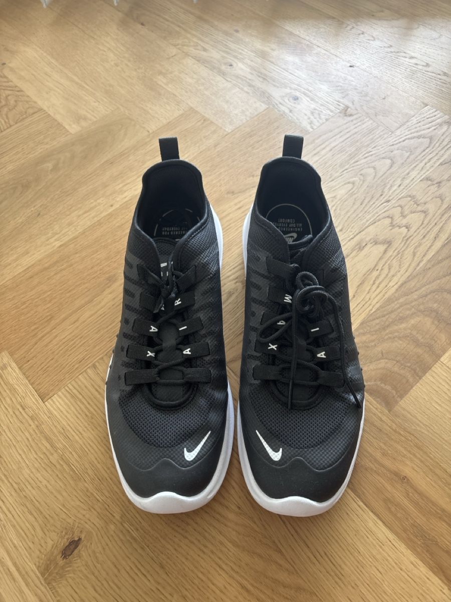 Nike Scarpe da uomo: Nike Air Hallenschuhe, Grösse 42 – Nuovo (secondo la descrizione) da Wohlen AG venduto da Michi761