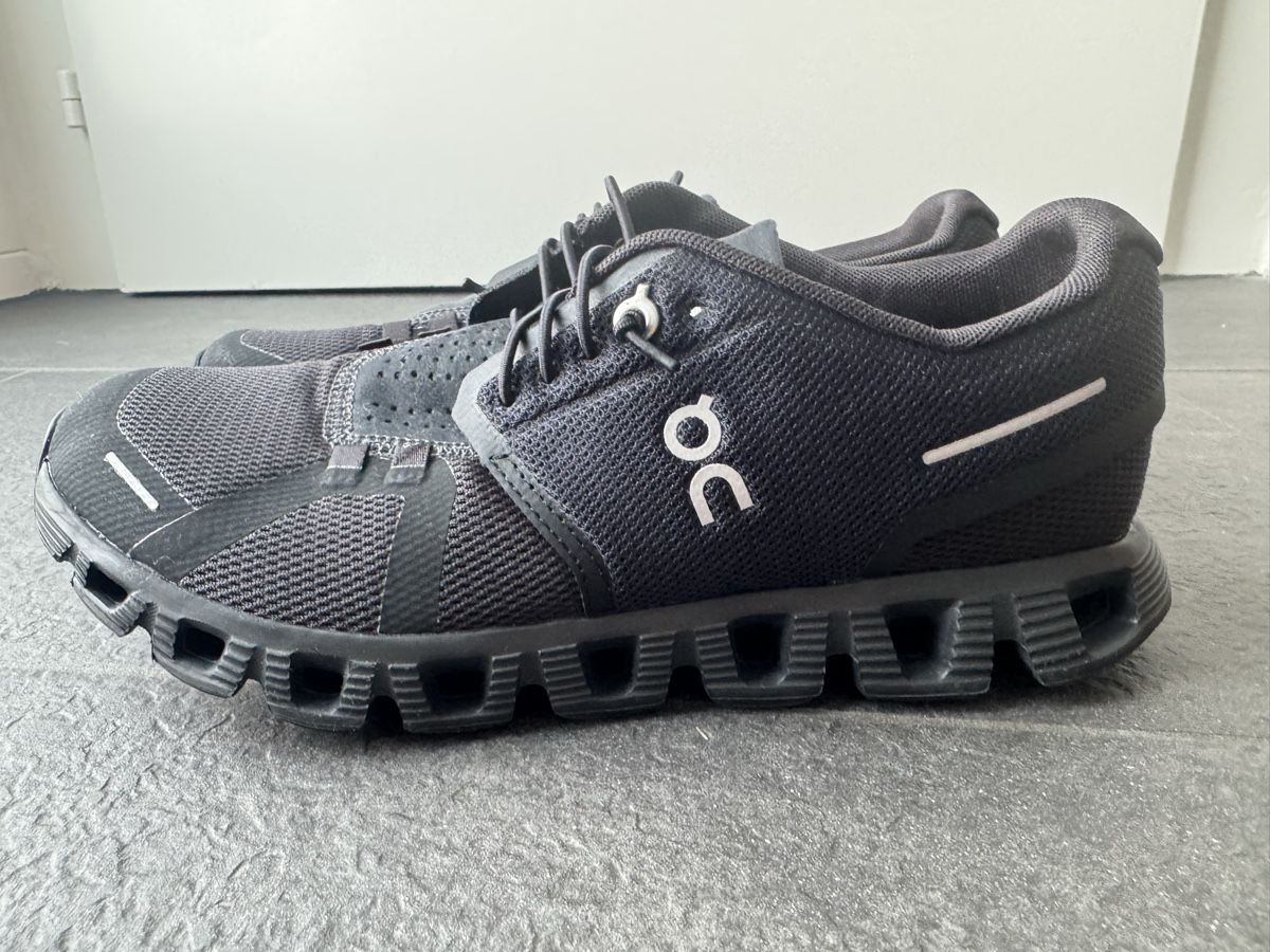 On Scarpe da donna: ON Cloud Schuhe schwarz Grösse 38.5 Neuwertig – Nuovo (secondo la descrizione) da Ebmatingen venduto da Trendsale 3