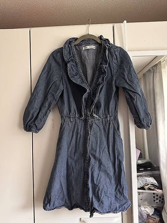 ZARA Jeanskleid mit Volants 