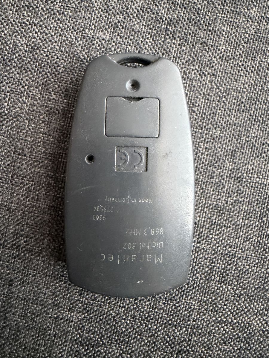 Marantec Telecomandi: Marantec Digital 302 Garagentoröffner Handsender 868.3 MHz – Usato da Horw venduto da mic_8ztz 1