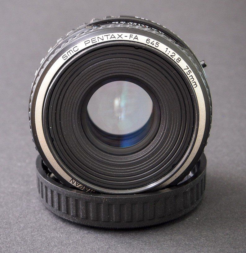 Pentax Objektive: Objectif 75mm Pentax 645 (défectueux) – Defekt aus Monthey von PhilippeZ 1