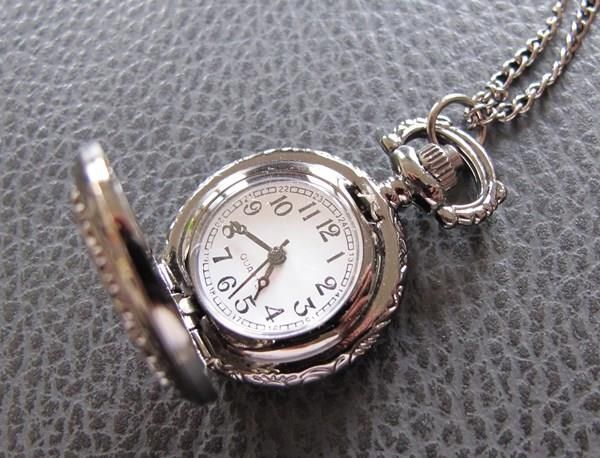 Orologi: Gothic Umhängeuhr Dark Spiderweb 27mm – Nuovo (secondo la descrizione) da Schwanden GL venduto da UHRKNALL 2