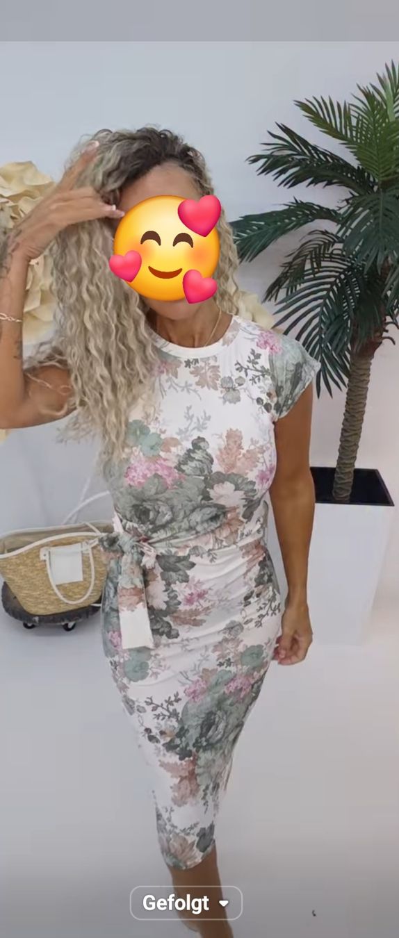 Robes: Kleid Blumenmuster Grösse s mit Bindegürtel – Neuf avec emballage d'origine à Bolligen par teqila211