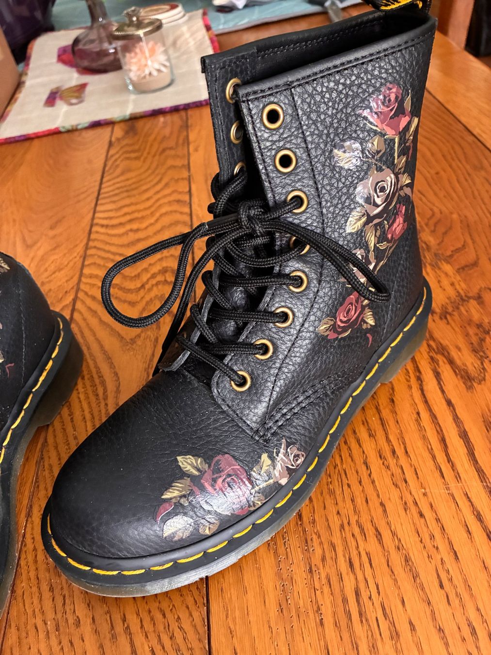 Dr. Martens Scarpe da donna: Chaussures Dr Martens motif fleurs Taille 38 – Usato da Vevey venduto da zecollector 3