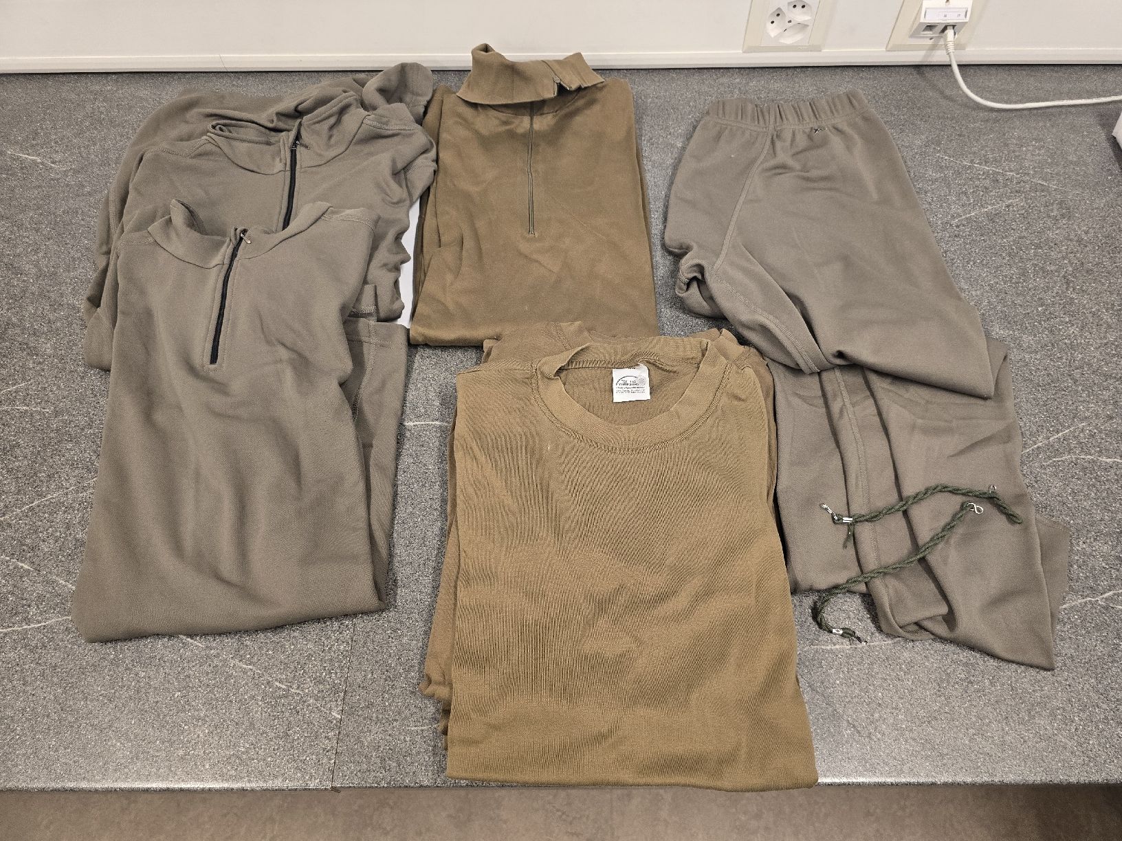 Kleiderpakete: lot habit militaire taille 56 XL – Neu (gemäss Beschreibung) aus Saxon von trapmal_tcg