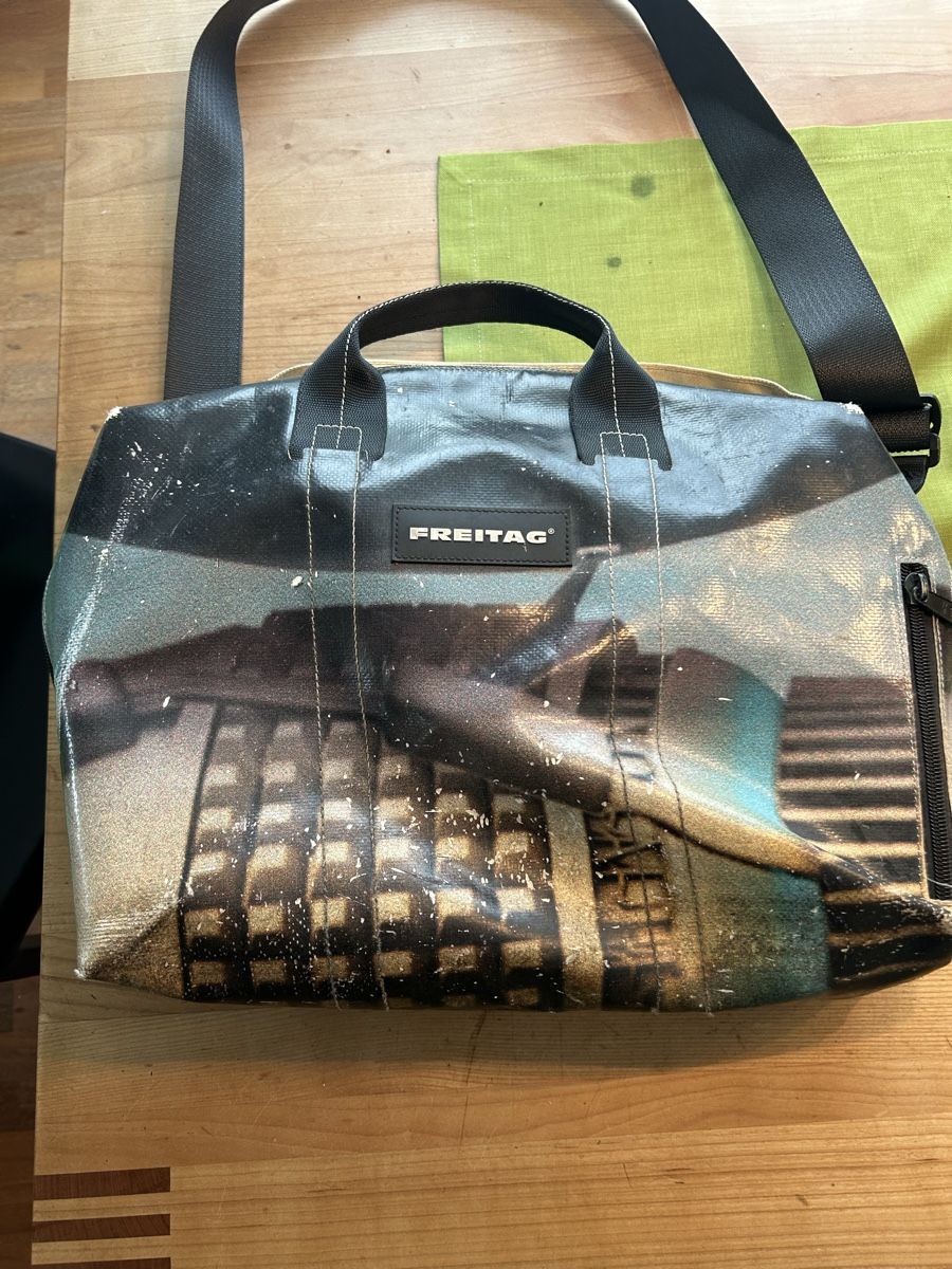 Freitag Taschen: Freitag Tasche Roy  spezielles Design – Gebraucht aus Jegenstorf von anneku