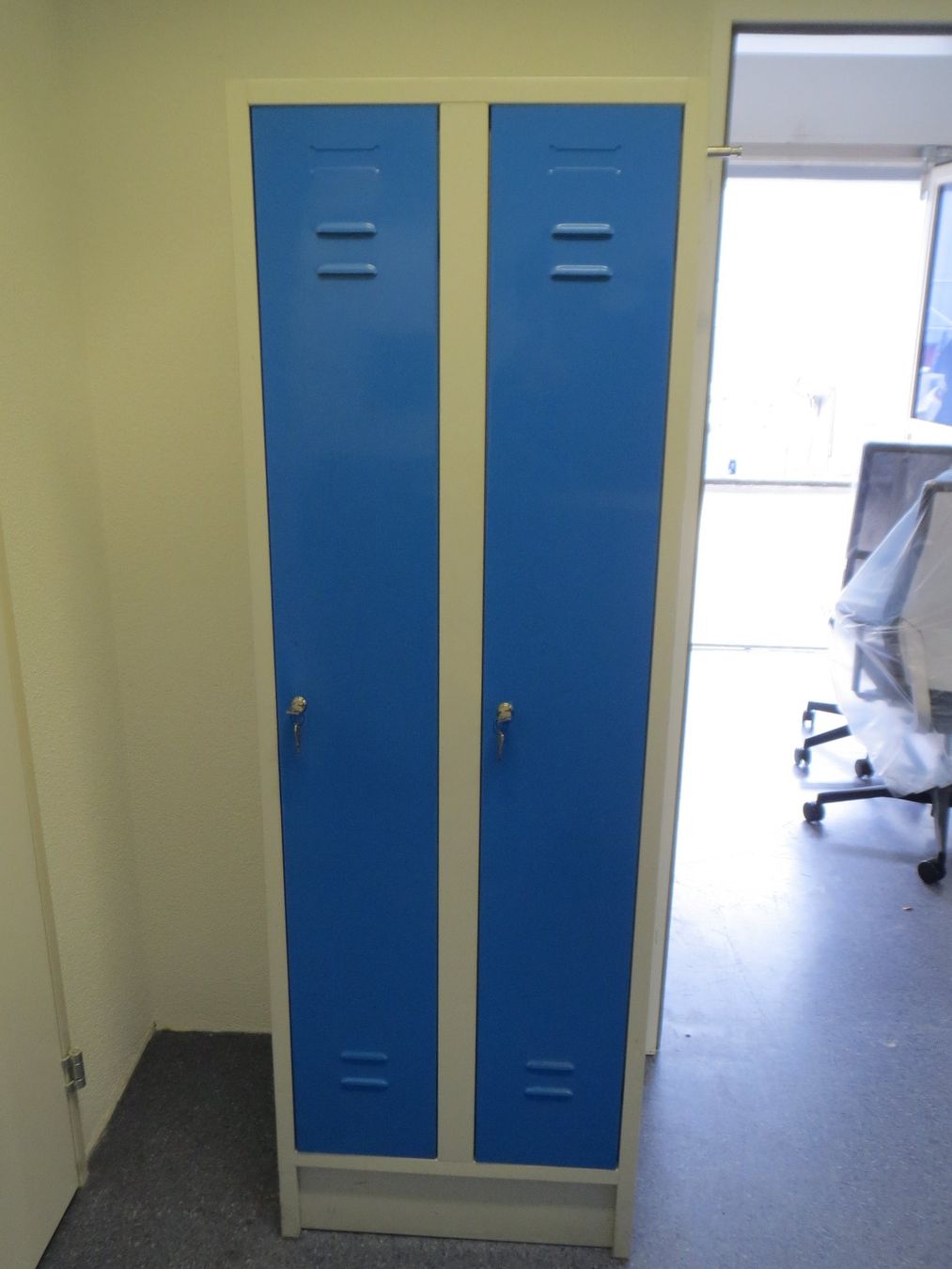 Garderobe: Garderoben Spind 2er – Gebraucht aus Hüttwilen von Andmithand