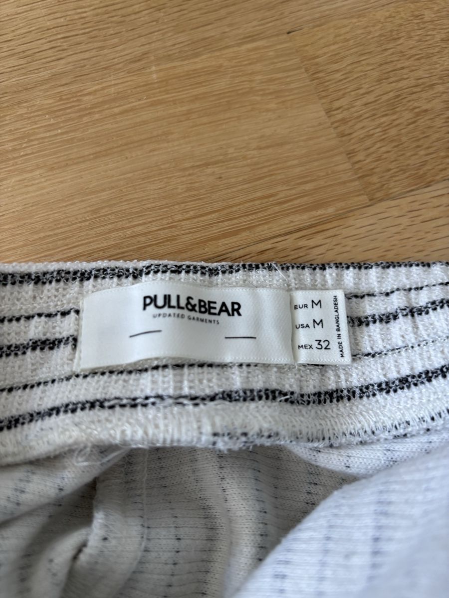 Pull&Bear Pantaloni: Pull & Bear Männer Short M weiß schwarz  – Usato da Fribourg venduto da dafral 4