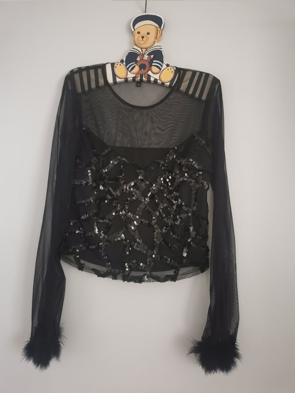 New Look Camicette: Schickes Oberteil mit Federn und Pailletten – Usato da Luzern venduto da larissa_n
