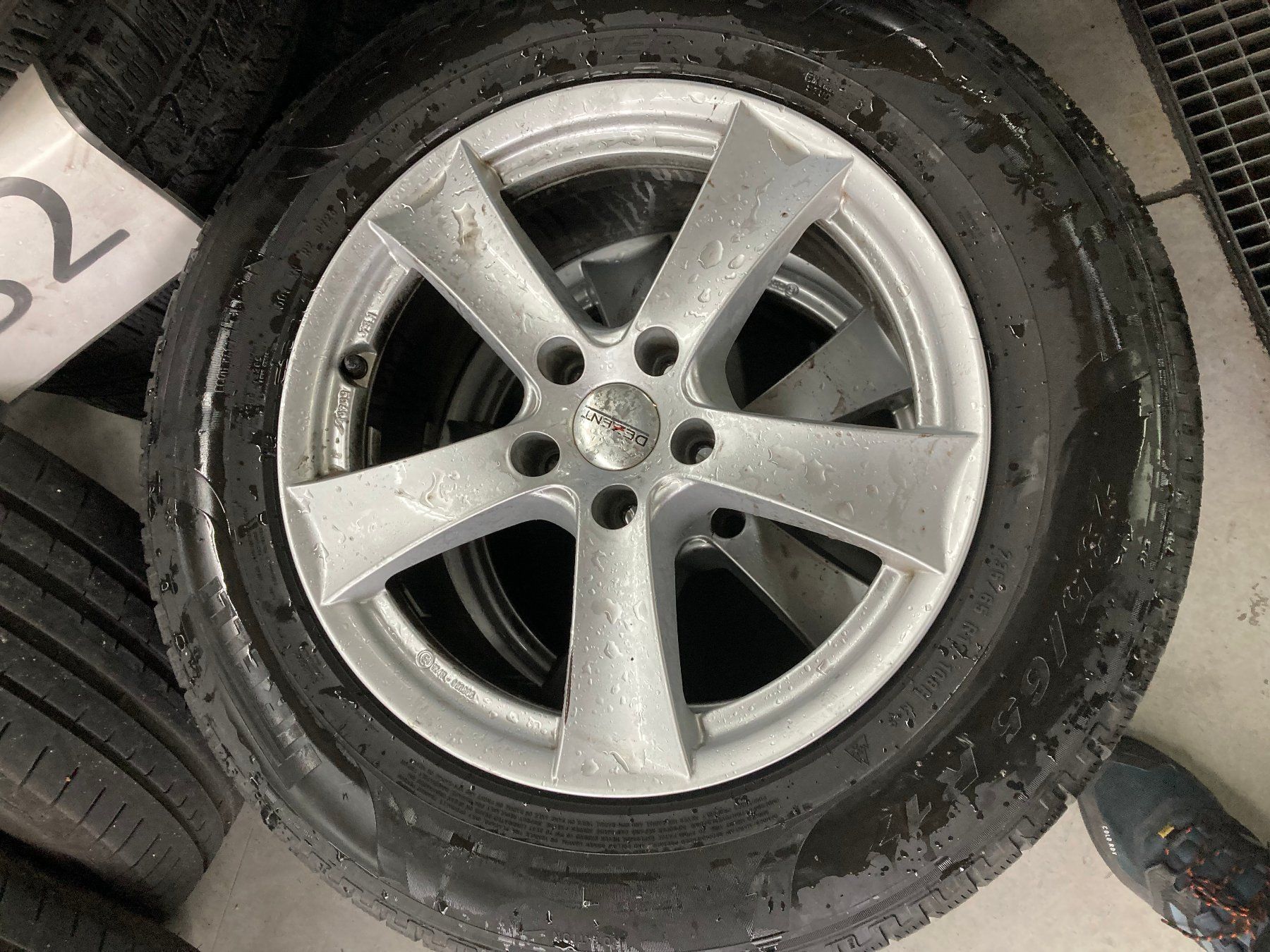 Audi Pneumatici & Ruote complete: Audi Q5 Winterräder 235/65R17 – Usato da Cham venduto da WB2223 2