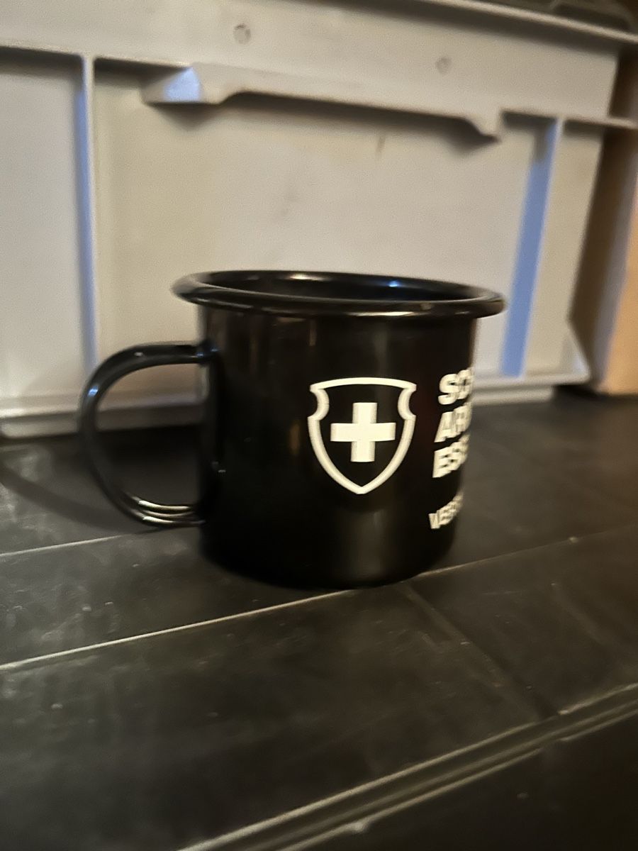 Tassen: Tasse Schweizwr Armee – Neu (gemäss Beschreibung) aus Chur von williwild